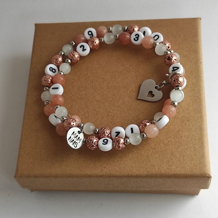 Bracelet d'allaitement MARGOT sur sa boîte cadeau en craft