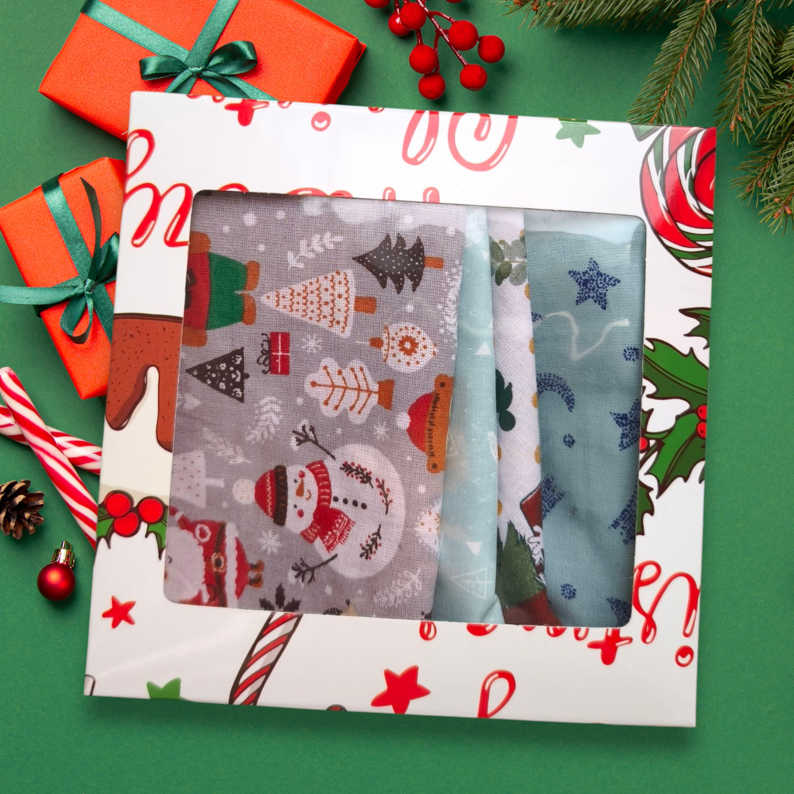 2025/11/1000033185.png Coffret 4 bavoirs bandanas - Édition Noël 🎄🎅🏻⛄ – Image 1